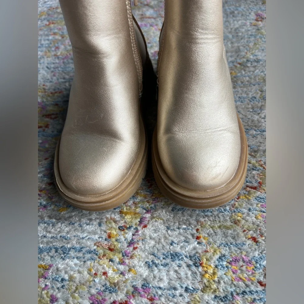 Metallic Gold Girls Chelsea Boots Size 7‎